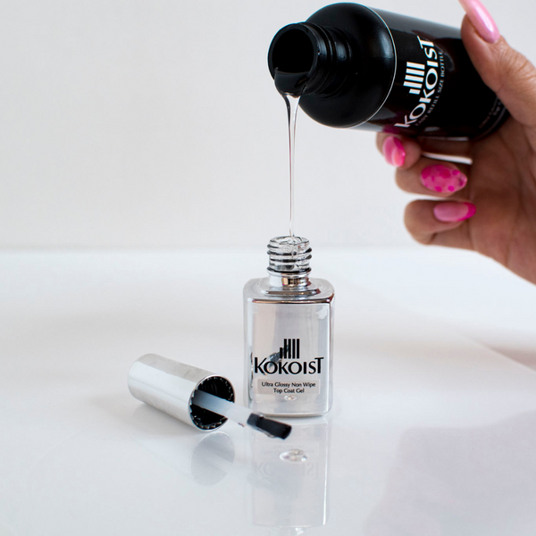 Ultra Glossy top coat gel 15 ml, soft gel formula, no tacky texture post cure