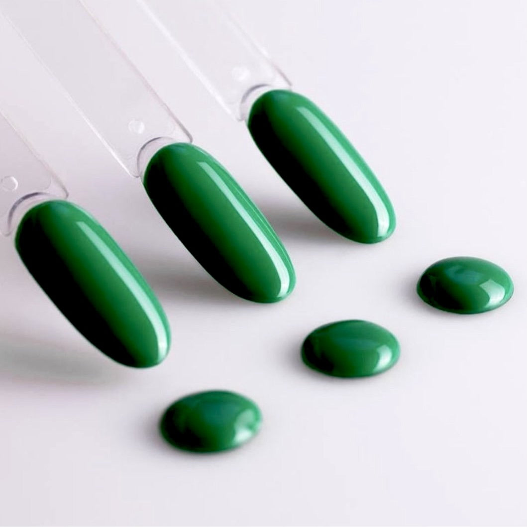 Lifestyle shot of manicured nails holding a Luxio Haute gel bottle.