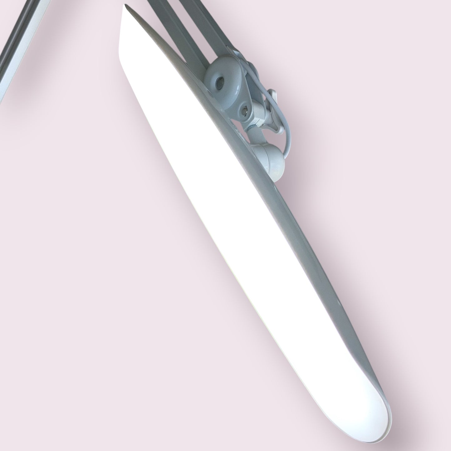 SMART PRO™ New Desk Lamp for Manicure