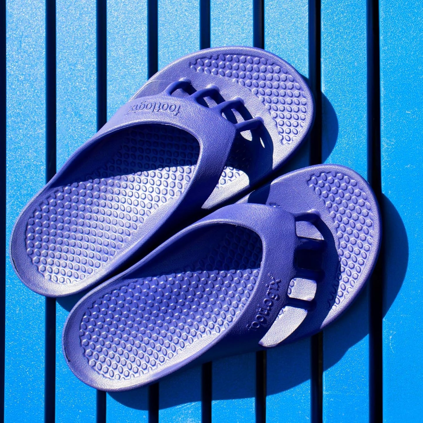 Footlogix - (New!) COMFEEZE Slippers. Please contact us for Professional (Licensed NailTech) pricing!