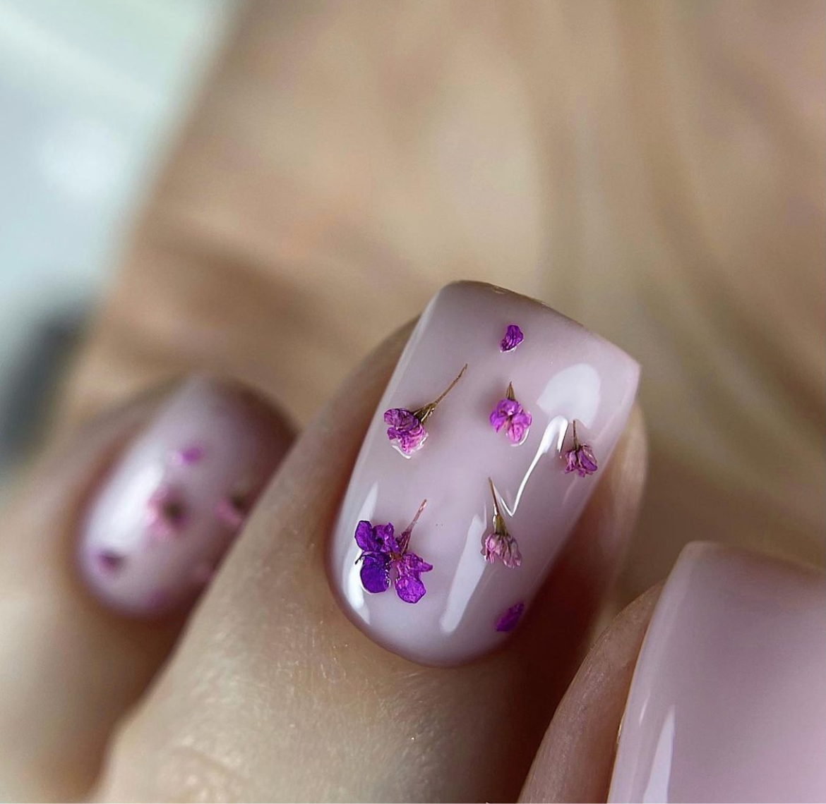 Dried flowers for nail design