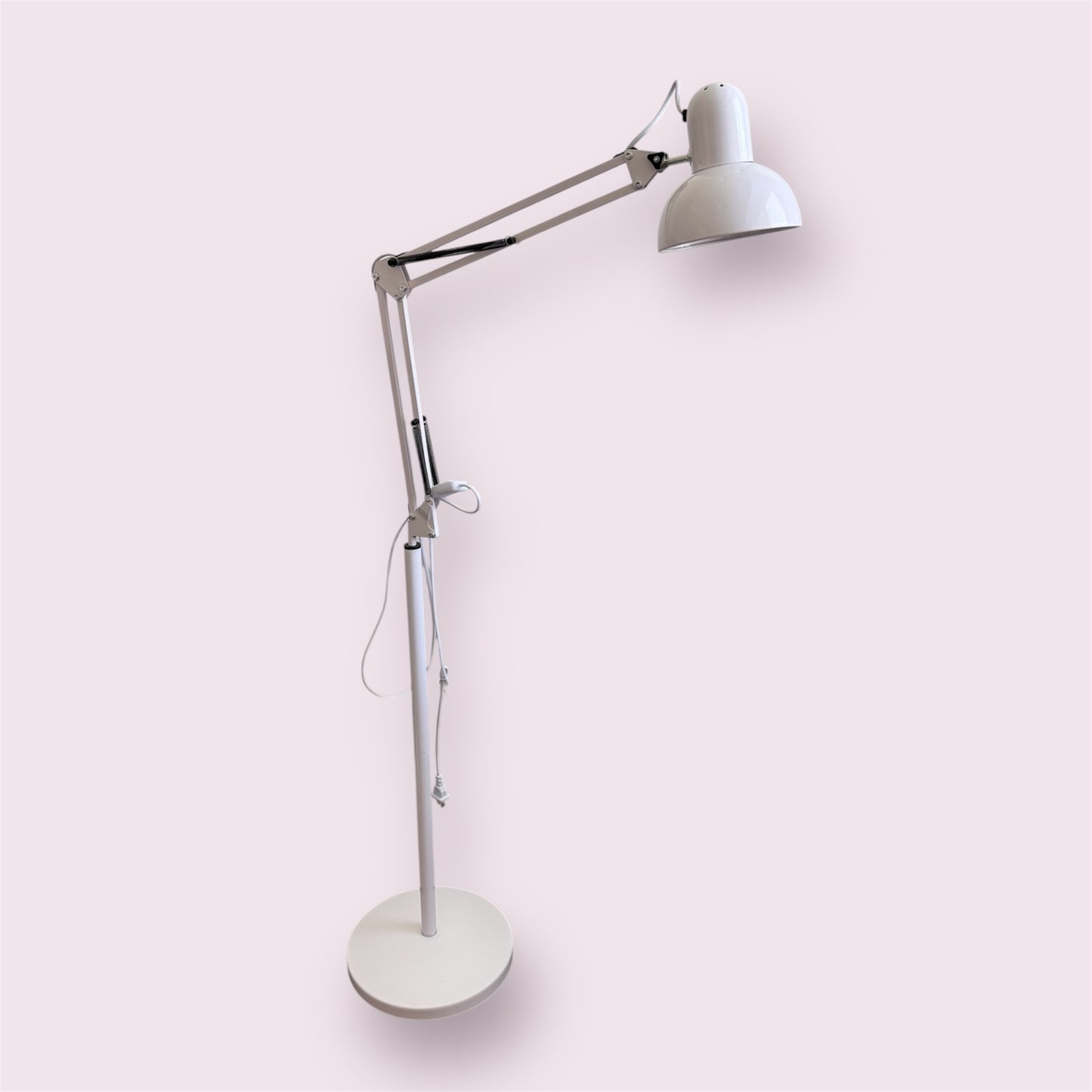Universal Manicure/Pedicure Table and Floor Lamp