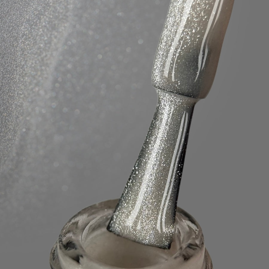 FARB RIME CAT’S #10 (light silver flare)  Professional UV/LED Gel